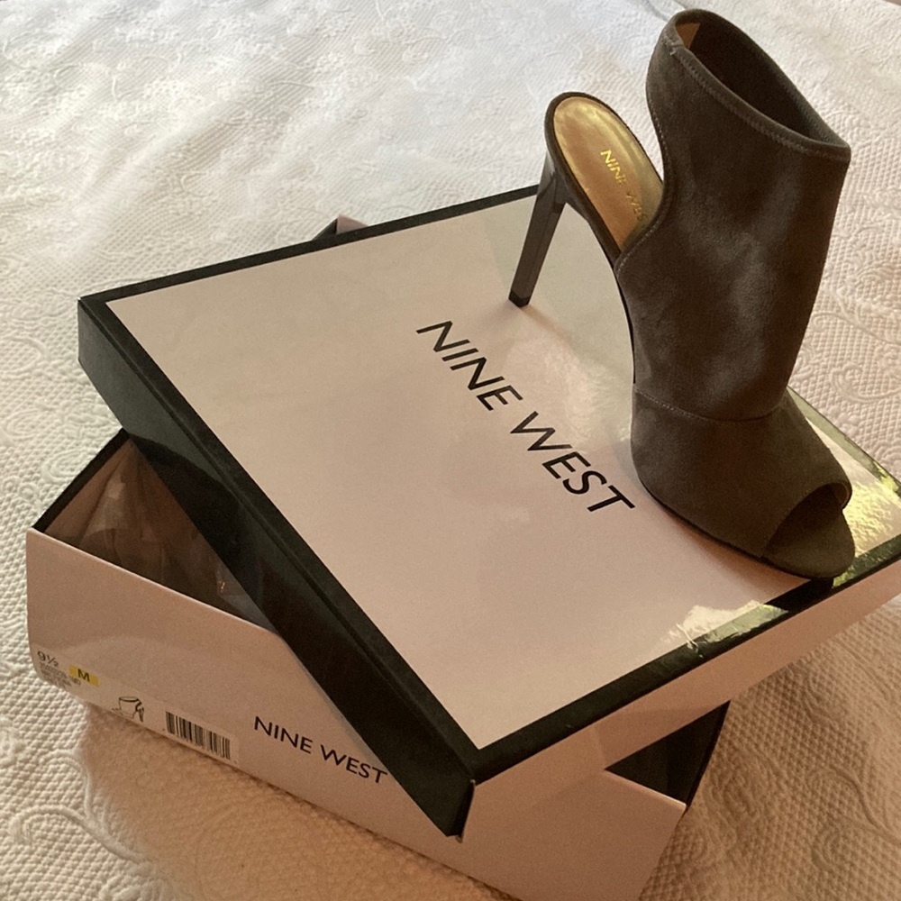 BRAND NEW Nine West Grey Levona Heels